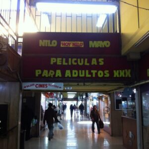 Los ardientes secretos de los cines porno de Santiago