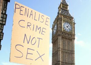 FOTOS + VIDEOS | Protesta porno se toma frontis del Parlamento británico