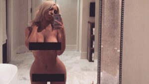 FOTO | Esposa de Ozzy Osbourne se suma a la moda y recreó desnudo de Kim Kardashian
