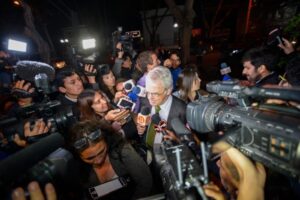 Vaticano rechaza entregar los antecedentes que descartaban encubrimiento de Obispo Barros a Karadima