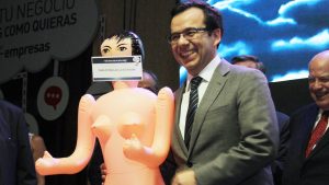 Escándalo y misoginia: así cubrió la prensa internacional la polémica de la muñeca inflable