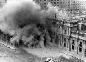 Contraloría instruye sumario contra la FACh por rehusarse a dar nombres de pilotos del bombardeo a La Moneda