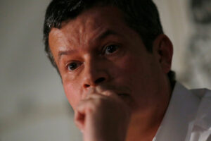 Felipe Bianchi destroza a Van Rysselberghe por mails de Asipes y pide su renuncia a presidencia UDI