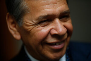 El legado de Luis Plaza en Cerro Navia: municipio denuncia déficit de 44 mil millones de pesos