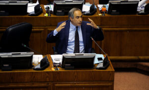 Chahuán se suma a críticas contra el Gobierno por ley Uber: 