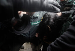 Contra Carabineros y Gendarmería: INDH presenta tres querellas por torturas con nueva legislación