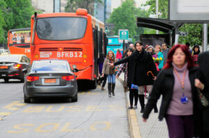 Experto en transporte: acortar los años de licitación del Transantiago tiene 