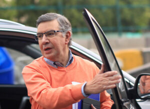 Joaquín Lavín pidió por Twitter que los vecinos funaran a los limpiavidrios: nunca esperó esta respuesta