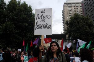 Experta en constitucionalismo y género: “Hay que romper con la idea de un orden patriarcal en la familia