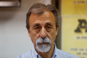 Mesina menciona “estudios serios” para vincular a forestales con incendios y Twitter se le viene encima