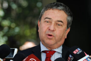 Senador Juan Antonio Coloma pide entregar los 7.000 pesos de la colusión para ayudar a Santa Olga