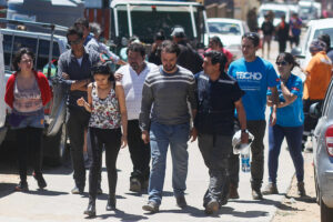Jorge Sharp se enfrenta a La Moneda por plan de reubicación de damnificados de incendio en Valpo