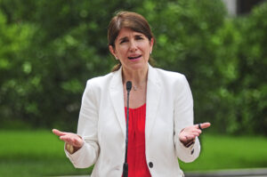 Narváez califica como “oportunistas” las críticas de Piñera y pide 