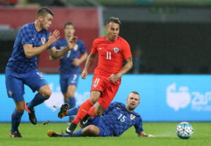Eduardo Vargas sigue agigantando la 