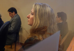 Compagnon enfrenta querella del CDE y tribunal mantiene cautelares tras formalización por estafa