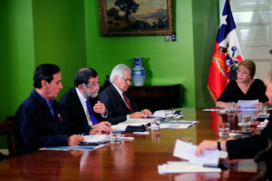 Gobierno evalúa usar 2% constitucional de presupuesto para emergencia: US$1.203 millones