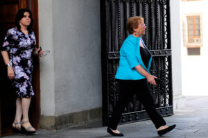 Revista Veja asegura que firma brasileña indagada por corrupción habría financiado campaña de Bachelet