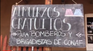 Mientras los políticos pelean, dueño de restaurante en Pumanque regaló almuerzos a bomberos y brigadistas