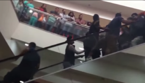 VIDEO | Cámaras registran violenta pelea al interior del principal mall de Viña del Mar