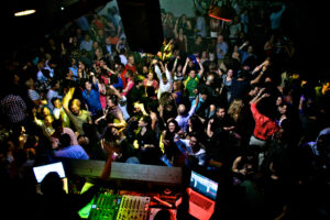 “Me pasé poh’”: iquiqueña intensamente buscada responde tras aparecer en Valparaíso luego de un carrete