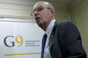 Rector de la PUCV acusa a Vivaldi de dividir al Cruch: 