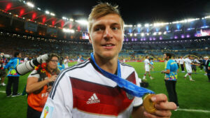 Toni Kroos le amargó el Año Nuevo a los hinchas brasileños con una imagen que da la vuelta al mundo