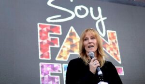 Soledad Bacarreza no para y saca al baile hasta a Bachelet: 