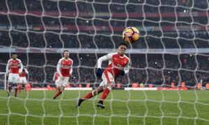 VIDEO | Alexis Sánchez le dio el triunfo al Arsenal con este penal en los descuentos