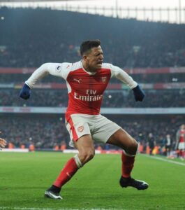 VIDEO | El gesto que tuvo Alexis Sánchez con los hinchas del Arsenal tras su gol de la victoria