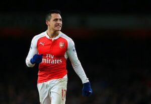 Farándula inglesa no deja en paz a Alexis Sánchez y The Sun publica 