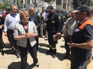 Presidenta Bachelet visita a damnificados por incendio en Valparaíso