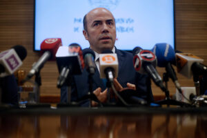 Dos comportamientos contradictorios entre sí del contralor Bermúdez