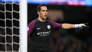 Prensa española e inglesa lo firma: Guardiola optó por Bravo para la próxima temporada