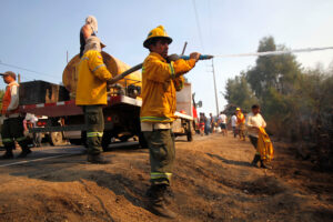 Conaf controla 76 incendios en zona centro sur: aún se mantienen activos 110