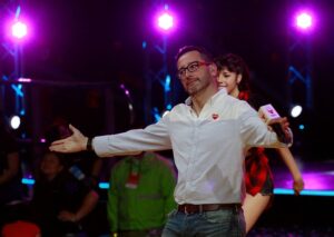 Eduardo Fuentes lanza misilazo a Tere Marinovic por comentario sobre animales afectados en los incendios