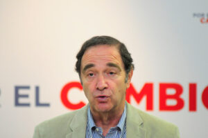 Ex presidente UDI compara la ignorancia de Ossandón con la de los panelistas de T0