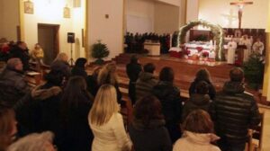 Sacerdote italiano es acusado de realizar orgías en su iglesia y de prostituir a sus 15 amantes