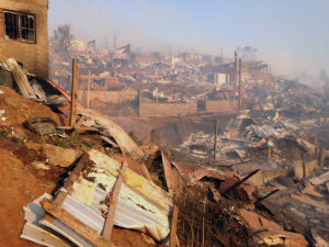 Alerta roja se extiende a tres comunas en la región de Valparaíso por incendio