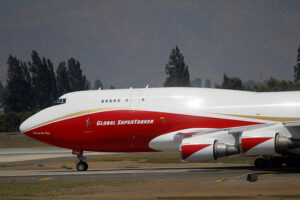 VIDEO | Así reciben los Bomberos a los pilotos del SuperTanker al finalizar la jornada