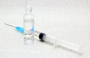 Ministerio de Salud saca de circulación 400 mil dosis de medicamento al encontrar trozo de vidrio en frasco