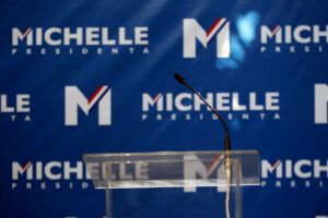 Empresa administradora de campaña de Bachelet entregó contabilidad a Fiscalía