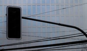 Reportan corte de luz en sectores de Santiago, Providencia, Recoleta, Colina y Lampa