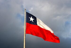Legislador de EE.UU. inicia campaña para que la gente de Texas no use la bandera chilena en mensajes de texto