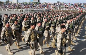 Cabo del Ejército completamente ebrio se pone a dormir en sillón de una casa que no era de él: detenido