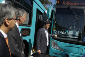 Regularidad, demanda y quejas: tres ejes de los problemas que enfrenta el Transantiago