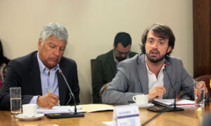 Ex alcalde de Valparaíso reaparece de ultratumba para realizarle impensada pregunta a Jorge Sharp