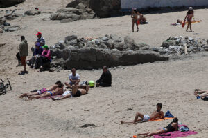Armada autoriza construcción de polémico muro en playa Los Lilenes: terrenos del balneario son 