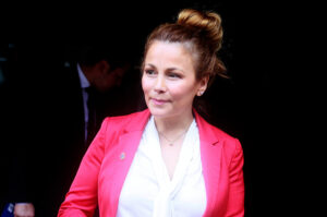 Alcaldesa Barriga apaga el incendio con bencina y lanza durísimas frases contra concejales