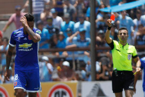 FOTO | La verdadera historia del polémico gesto de Gonzalo Jara tras llegada de la U a Santiago