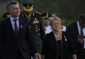 Cadem: 80% dice que Presidenta Bachelet lo ha hecho mal y Piñera mantiene distancia con Guillier